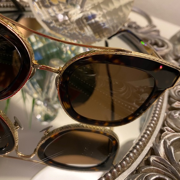 Bottega Veneta Sunglasses 😎 - Picture 5 of 10